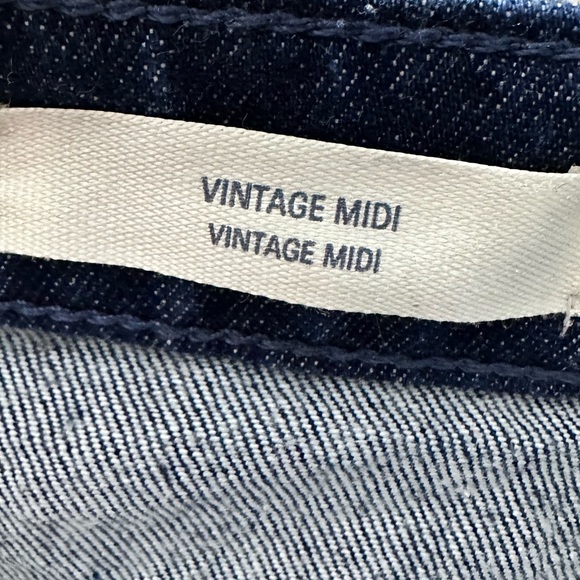 NWOT Women’s Universal Thread Vintage Midi Denim Shorts Dark Wash Size 10/30R - Picture 8 of 8